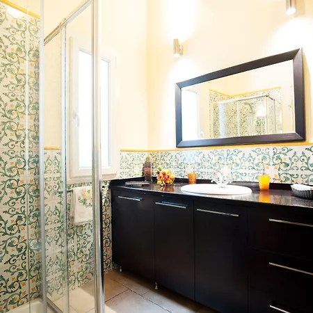 Vinslounge לינה וארוחת בוקר 4*