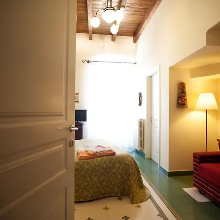 Vinslounge Bed & Breakfast 4*