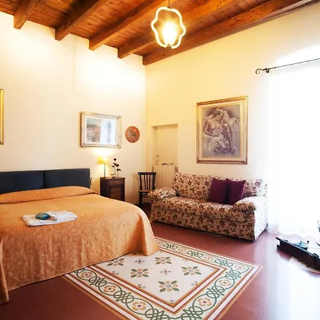 Vinslounge Nocleg ze śniadaniem 4*