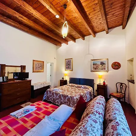 Vinslounge Bed & Breakfast 4*