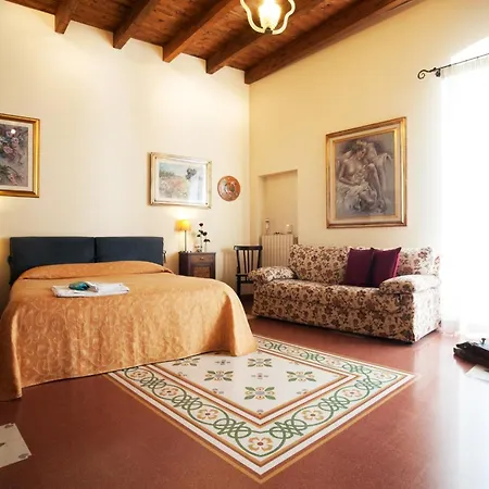 Vinslounge 4* Barletta